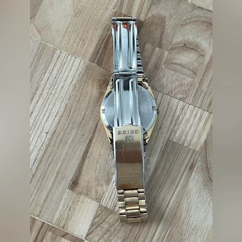 Seiko SQ Vintage Men’s Watch Silvery White Dial Gold-Tone Bracelet Date Window